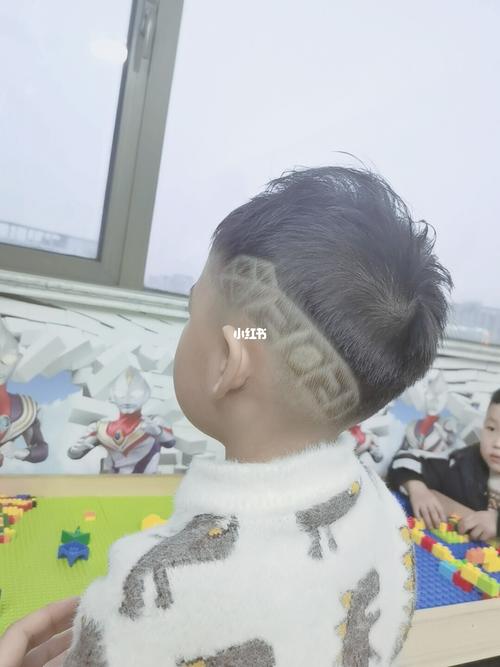 小男孩发型男生发型小孩发型雕刻_发型_母婴_婴童时尚