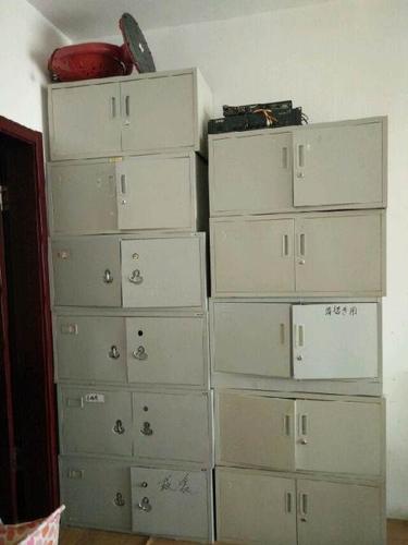 旧小铁皮柜和大铁皮柜