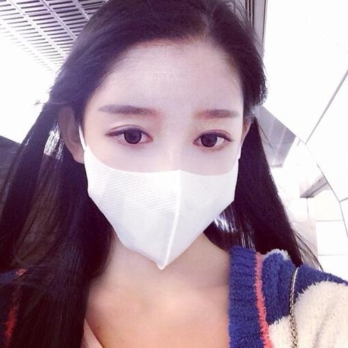 为什么女的戴口罩