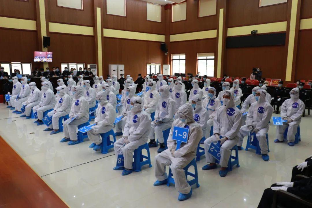 隆盈天下特大网络传销案开庭黄某晖等43人过堂受审