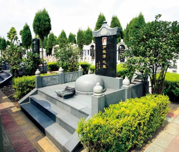 名流相继安葬松鹤墓园之笔竟由他而来