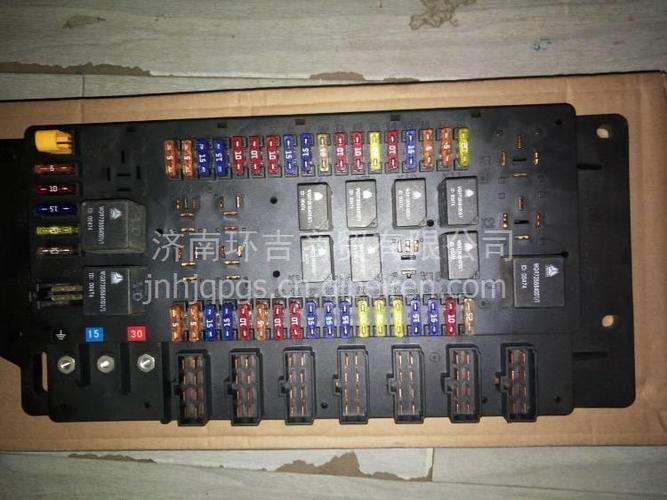 豪沃保险盒在哪 豪沃t7h尿素泵保险丝