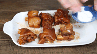 猪蹄这样做,不用一滴油!放入电饭锅一焖就能轻松完成!