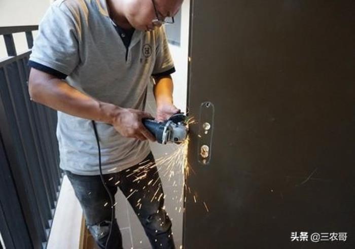 12,智能门锁上门安装