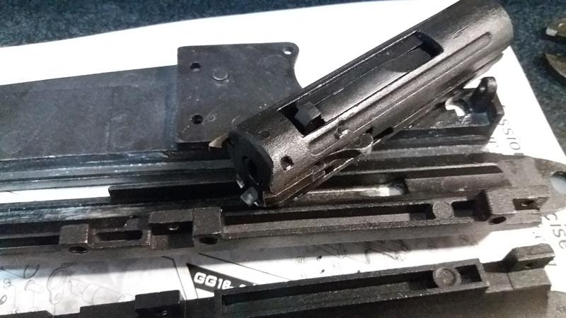 超大的撞针,其实说不上是一支针,因为是整个圆饼凸出来,基本上跟aps