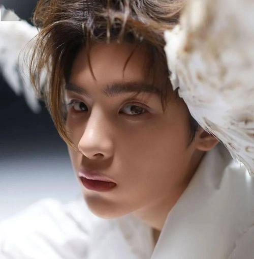 微信头像黄明昊