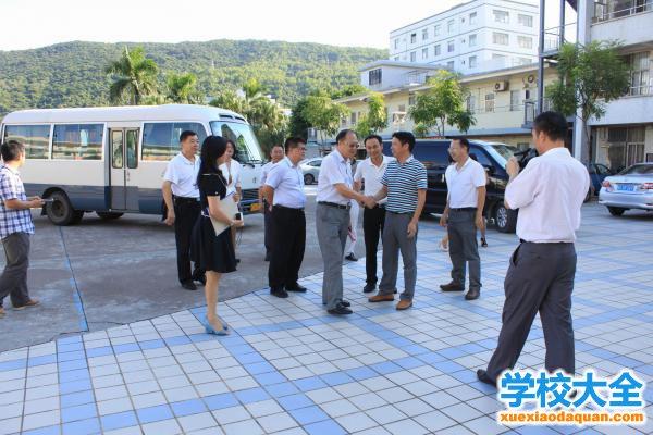 区镇领导教师节慰问三灶中学教师