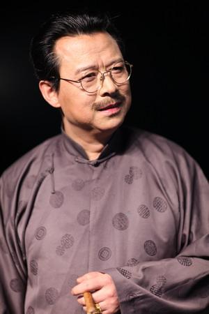  p>徐纯学 ,中国内地男演员, 国家一级演员 ,现任大连话剧团演员 .