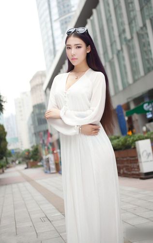 白色透视睡衣的性感女神梦娜床上香滑细腻的