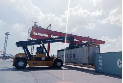 塞上煤城焕新颜,徐工正面吊交付宁夏!-公司新闻-徐工官网