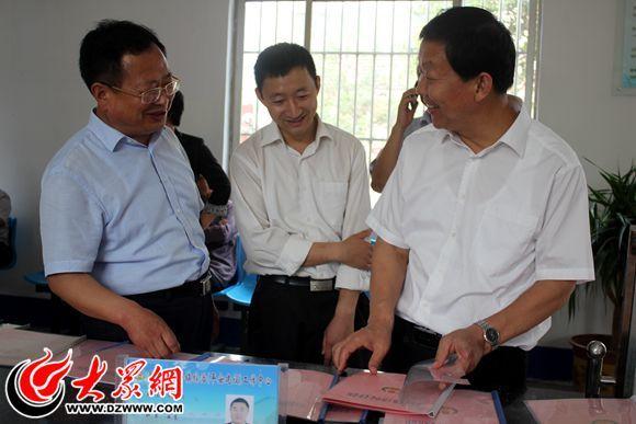 区县 巨野   6月1日,菏泽市委政法委副书记,市综治办主任李冠斌一行在