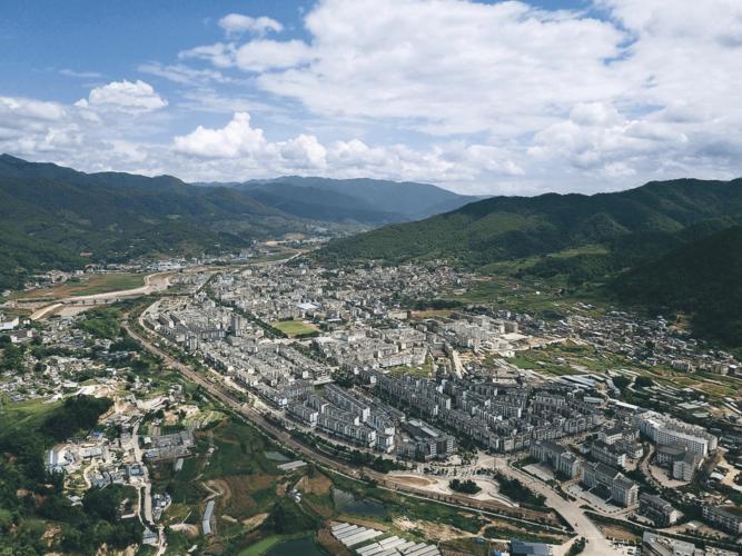 世界茶王吐芬芳 芳香镇沅美名扬 ——美名:普洱·镇沅彝族哈尼族拉祜