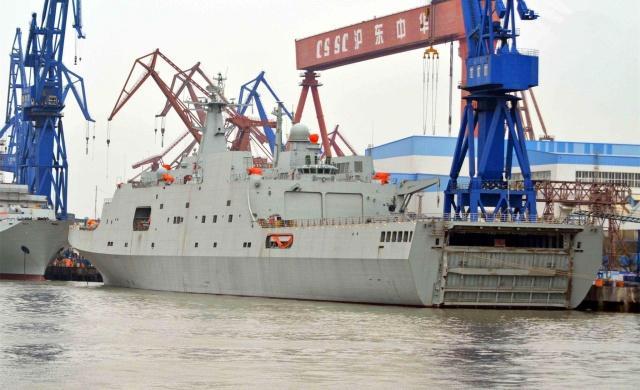 沪东造船厂传出喜讯,新一艘20000吨级巨舰下水,目前已交付7艘