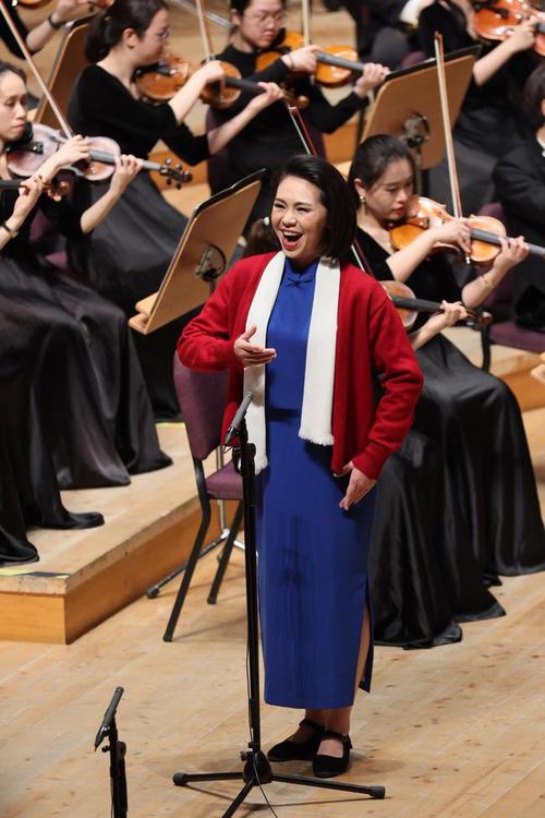 上海歌剧院歌唱演员,第六代"江姐"扮演者何晓楠演唱歌曲《红梅赞》
