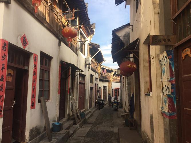 2016年与朋友自驾游 潜口古民宅 微州古镇 作者:周玉平