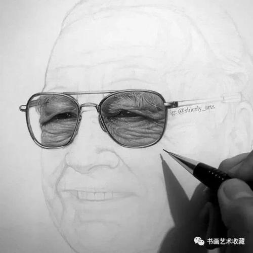 她画的素描比模特还美 比照片还真实!