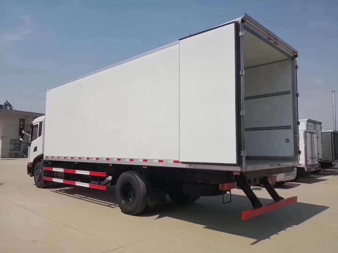 湖北程力东风天锦kr7米8冷藏车