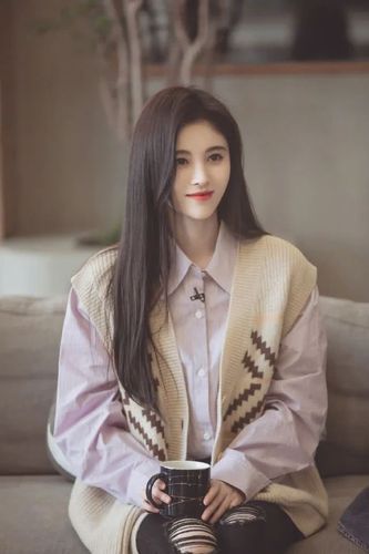 你的发量到底如何?看准头顶这一条缝就知道,看到鞠婧祎我羡慕了