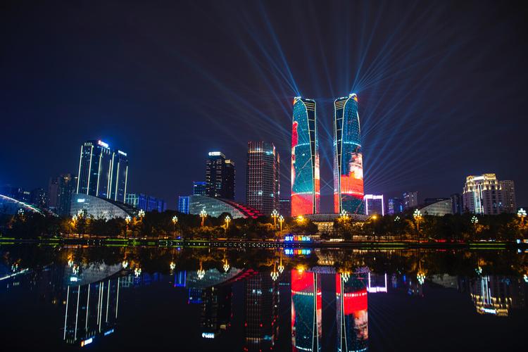 成都双子塔庆七一灯光秀