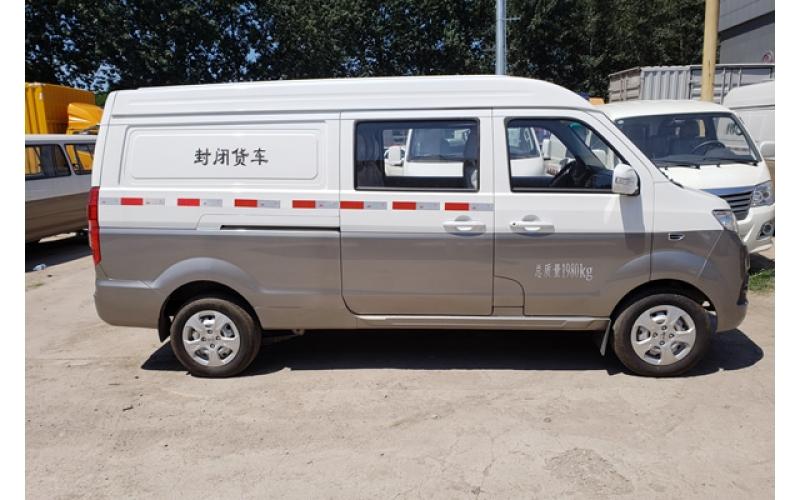 金杯新海狮半封闭货车