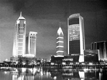 汉口国贸大厦采用led光源亮化屏图