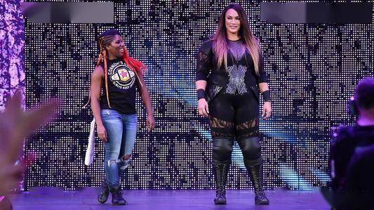 wwe夏洛特弗莱尔实力强大,却从没击败过她