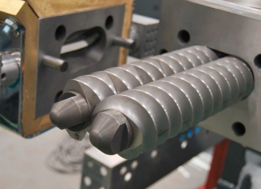 双螺杆挤出机的特点及其购买注意事项