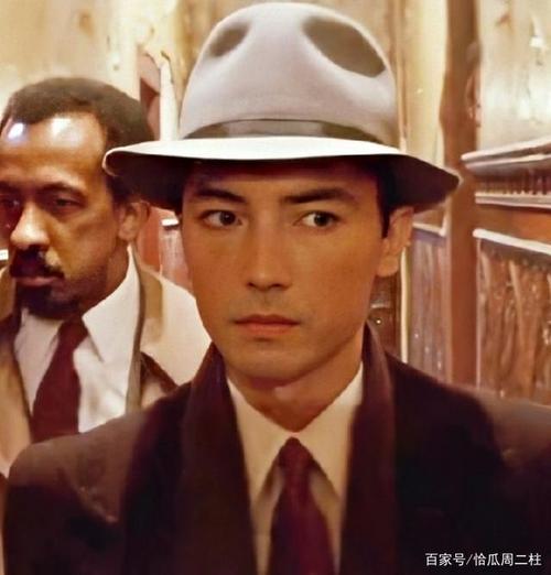 被误认为是外国人的"亚洲第一美男"尊龙,年少时的神颜