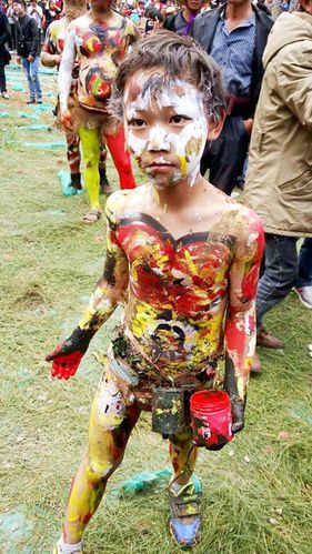 阿细祭火节在祭祀仪式过后就场狂欢