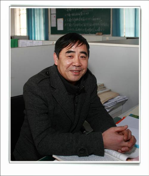 沙市第一中学 文档资料 招生信息 初中教师团队(2012) >> 正文