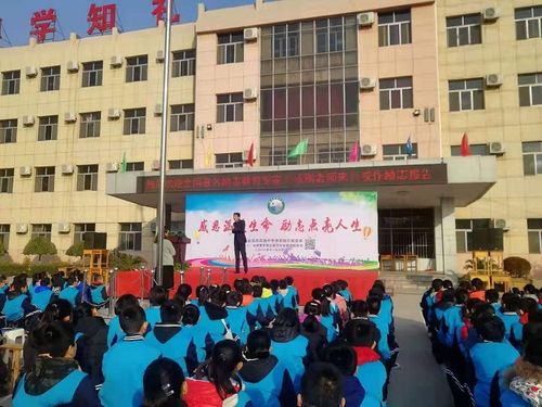 11月15日上午刘成刚老师在山东省临邑双语中学做励志演讲报告