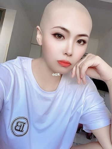 终于下决心剃光头了  不后悔嘿嘿_理发_理发店_时尚