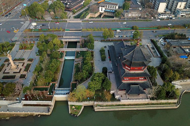 春风又绿江南岸 航拍南京城墙水西门遗址绿意葱茏