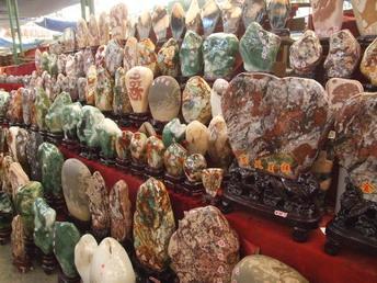 奇石市场水深几许