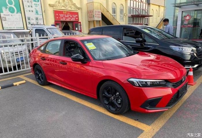 红色本田思域帅气十足