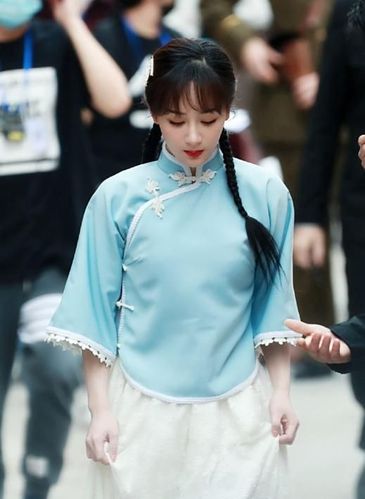 杨紫新综艺开录,两套造型获赞,看到合作搭档,2021年黑马综艺?