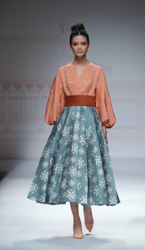 当现代时装遇上汉服:楚艳老师时装发布会写真图片