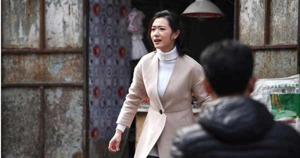 捉迷藏万茜同款风衣