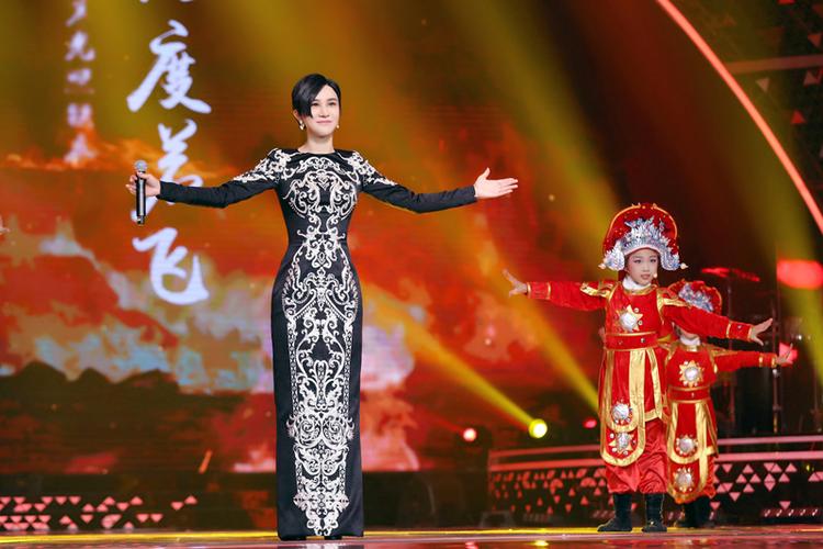 表演者:孙杨 诗词:(东汉)刘桢《赠从弟·其二》 表演者:尚雯婕