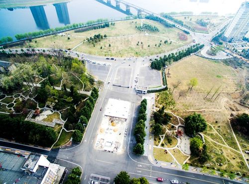 航拍皖西学院:全国唯一独占一座岛的大学 革命老区森林环绕