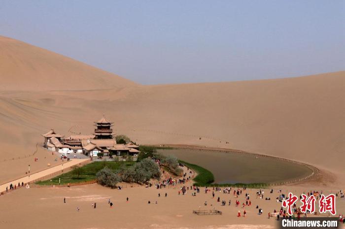 敦煌旅游五一再攀新高传统景点强势复苏研学游渐兴