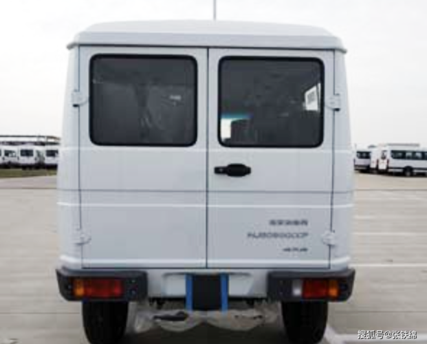 以及较高的离地间隙都让其看上去比普通版的依维柯(参数|图片)更加