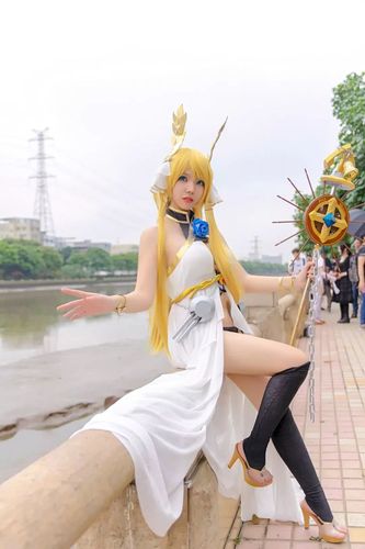 《碧蓝航线》娇美娘胜利cosplay 上演极致诱惑 拜倒在我的裙下吧!