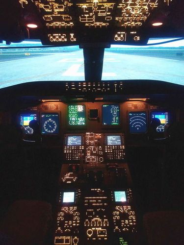 crj900模拟机驾驶舱