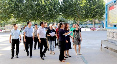 荥阳市委常委,宣传部部长张宏伟到荥阳五小调研创文工作
