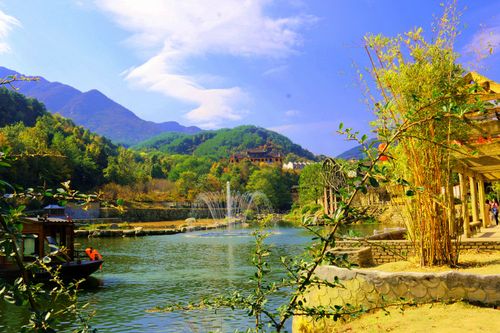 锦里沟旅游度假景区,国家aaaa级景区,位于武汉市黄陂区北部蔡店街道