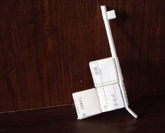 第六名:纸手枪 不记得怎么折的,赶紧百度一下折法,以后折给你家孩子玩