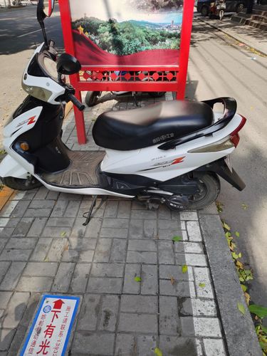 嘉陵踏板摩托车