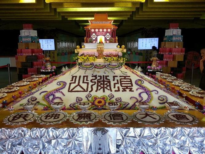 台湾中部供佛斋僧大法会于彰化举行 七千僧众应供