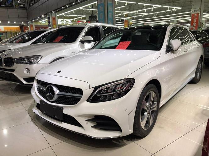 女车主40万买奔驰全新c级新车上高速漏油4s店先拆车检测